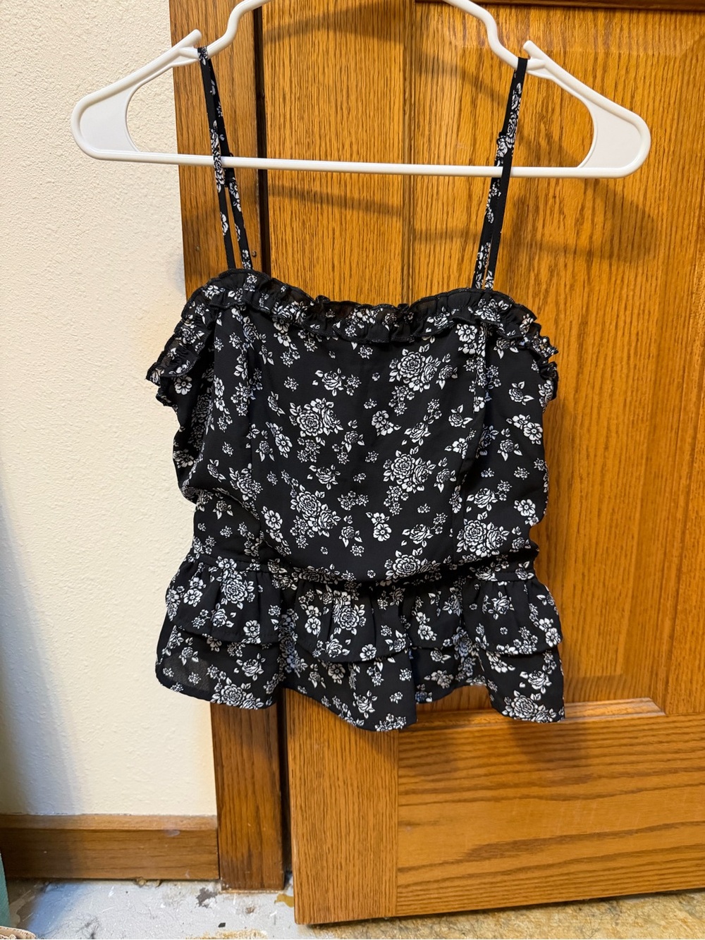 Women’s Black Floral Ruffle Spaghetti Strap Top